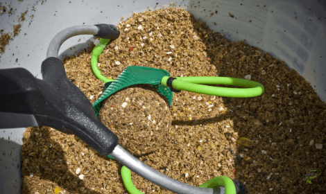 The best bait for carp - Carp Bait mix and slingshot