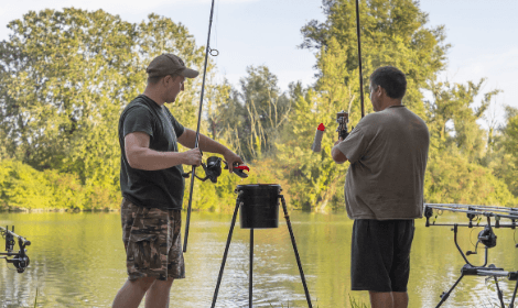 How to spod - two men holding spod rods