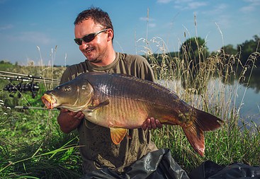 How to Hold Carp? – Beginners Handling Guide