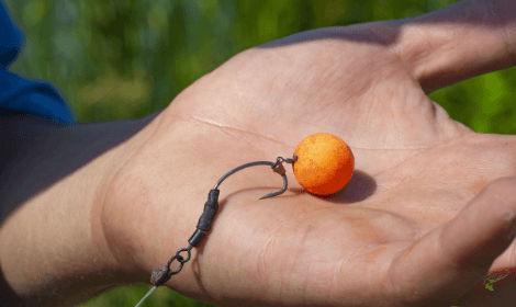 what is a chod rig - man holding chod