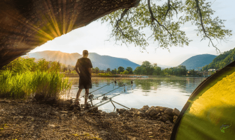 Jak počasí ovlivňuje lov kaprů - Slunečné jezero s kaprařem