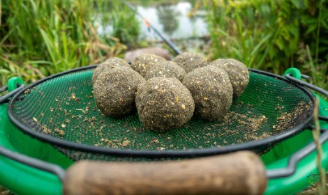 carp-fishing-with-groundbait-balls-of-groundbait-over-bucket-with-riddle