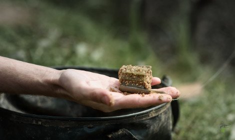 feeder-fishing-for-carp-open-ended-feeder